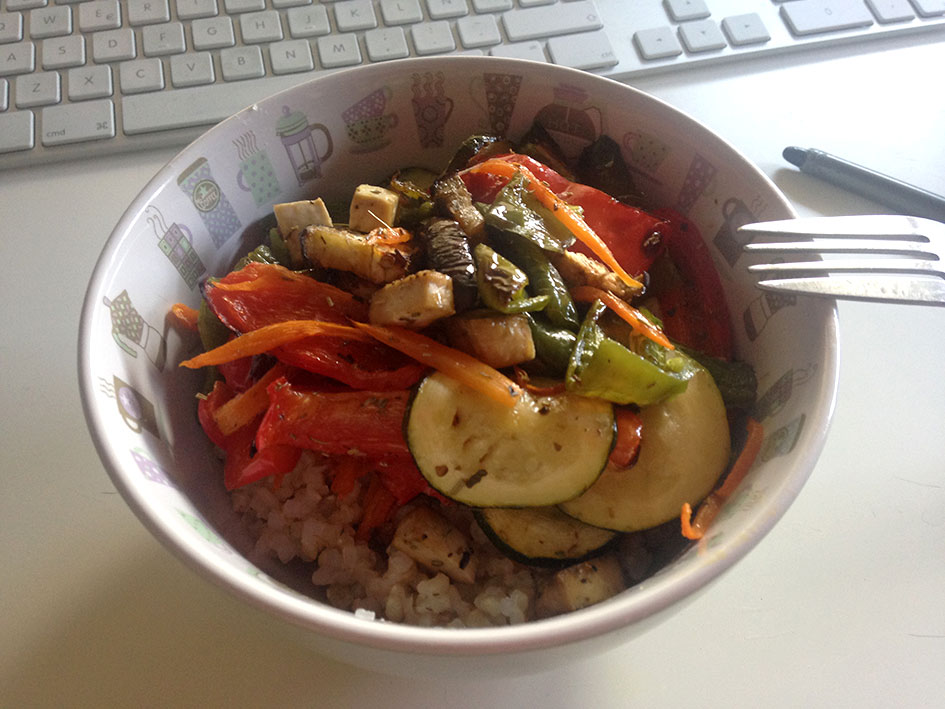 Bol de arroz y verduras